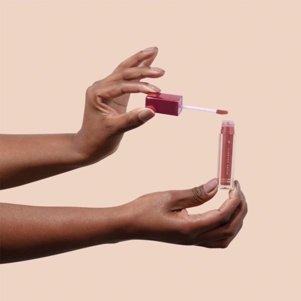 Encontraproduto.com.br - Batom Líquido Niina Secrets Skinny Matte Terracota Orquídea Eudora - 5ml