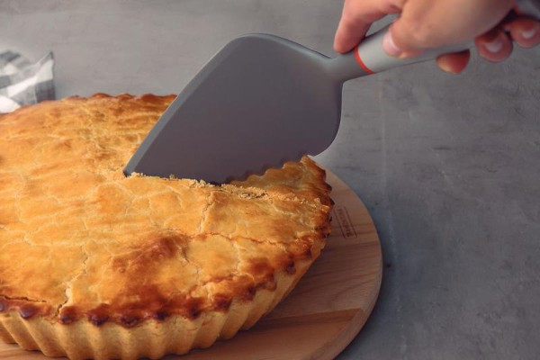 Encontraproduto.com.br - Espatula Pizza e Bolo Nylon Verano Cinza Tramontina