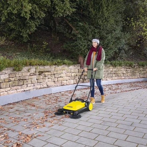 Encontraproduto.com.br - Varredeira Manual com 3 escovas Capacidade 2400 m²/h S4 Twin Karcher