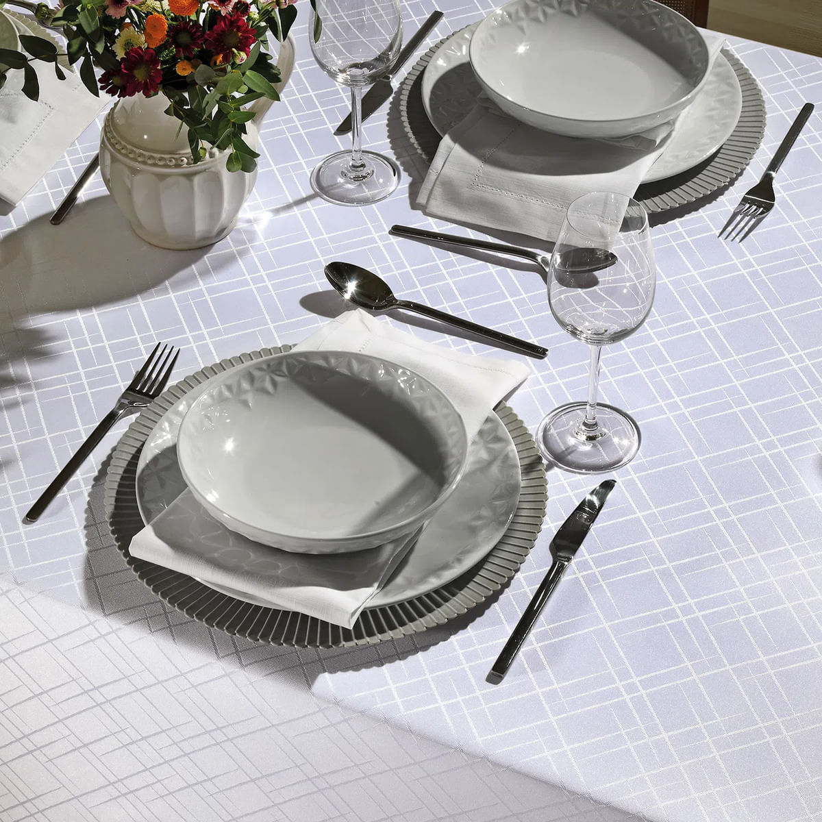 Encontraproduto.com.br - Toalha de mesa 4 lugares Quadrada Requinte 1,60m x 1,60m - Dohler