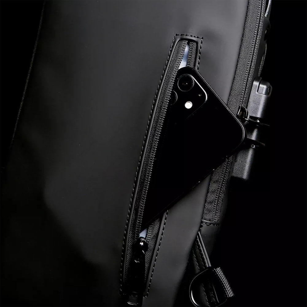 Encontraproduto.com.br - MOCHILA ANTI FURTO TRANSVERSAL CADEADO COM SENHA SAIDA CARREGADOR USB RESISTENTE A ÁGUA