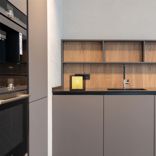 Encontraproduto.com.br - Luminária De Mesa Grid Na Preto Com Acabamento Dourado Para