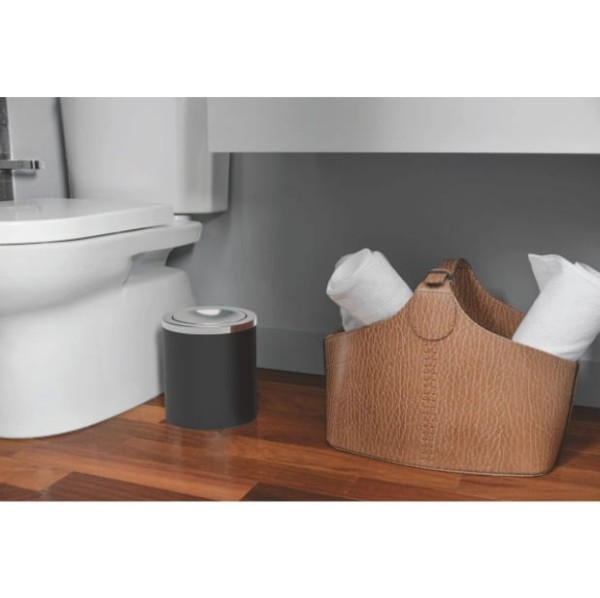 Encontraproduto.com.br - Lixeira Tramontina Útil Basculante em Aço Inox com Acabamento Scotch Brite e Corpo em Polipropileno Preto 5 L