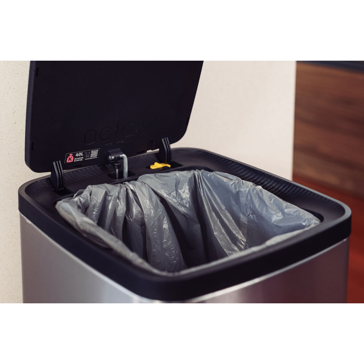 Encontraproduto.com.br - Saco Plástico de Lixo com Alça para Fechamento 65 Litros (O) para Lixeiras Tramontina