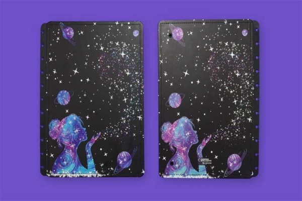 CAPA GRANDE BY GOCASE POEIRA DAS ESTRELAS CADERNO INTELIGENTE