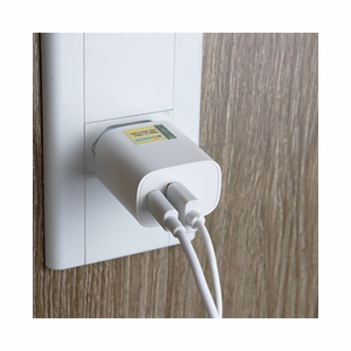 Carregador Parede Dual Comp 1 Porta Tipo C 1 Porta USB-A 3.1A 20W Branco