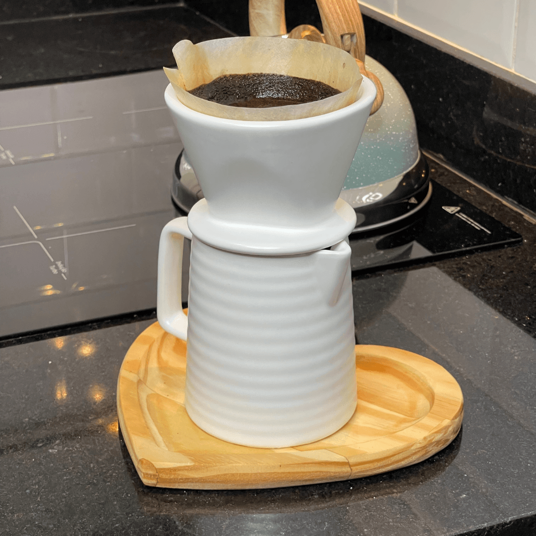 Encontraproduto.com.br - Bule com Suporte para Filtro em Cerâmica Branco 600ml