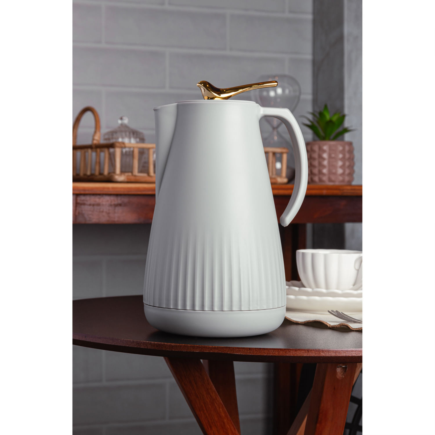 Encontraproduto.com.br - Garrafa Térmica de Plástico New Bird Cinza 1L - Wolff