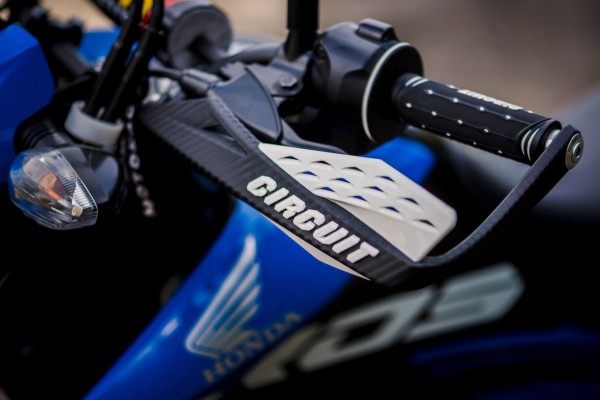 Encontraproduto.com.br - Prot Mao Circuit Fenix Carbon Ii Fe Preto-branco