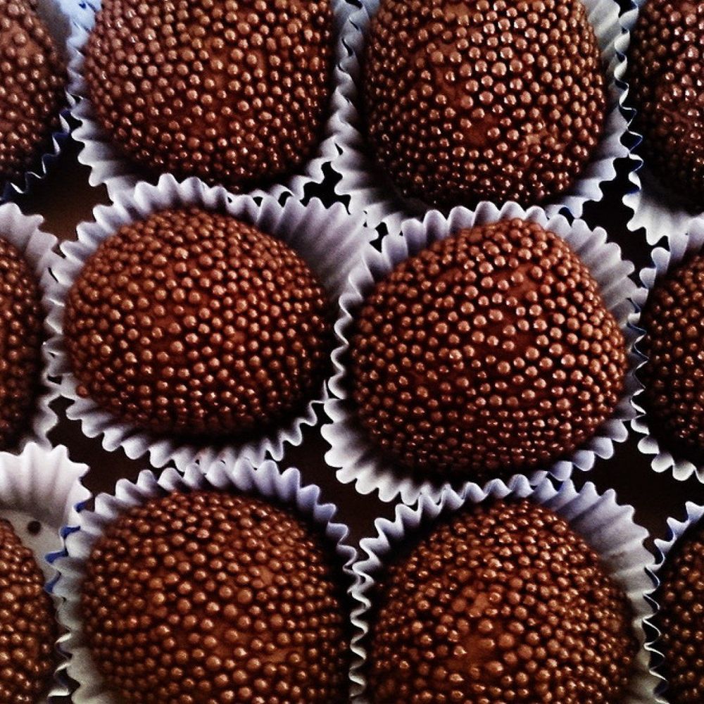 Encontraproduto.com.br - Confeito Miçanga Chocolate Mil Cores 500g - Mavalério