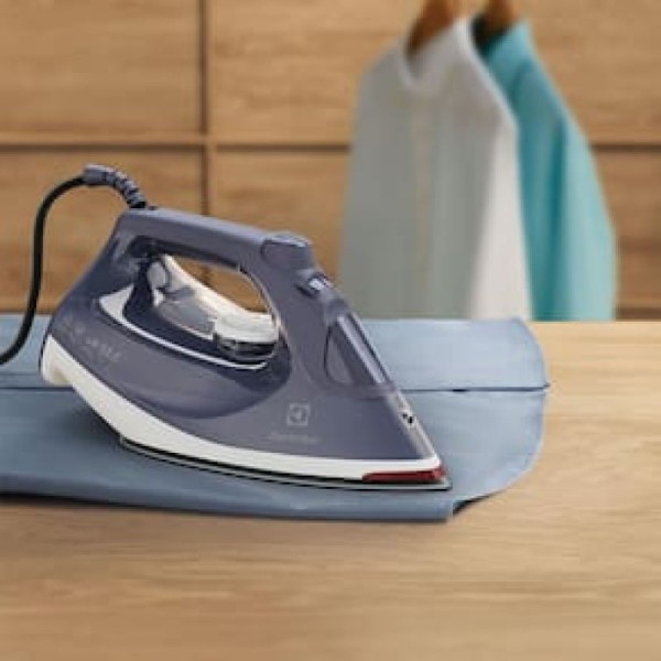 Encontraproduto.com.br - Ferro de Passar a Vapor e a Seco Electrolux Experience Care com Tecnologia Power Vapour (ESI60)
