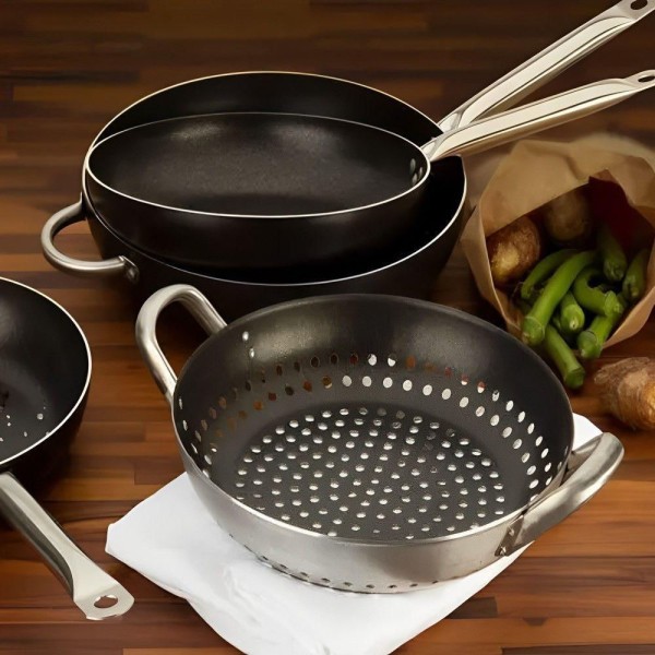 Encontraproduto.com.br - Frigideira Profissional Preta 28 Cm 3 L Em Alumínio Com Revestimento Interno Antiaderente