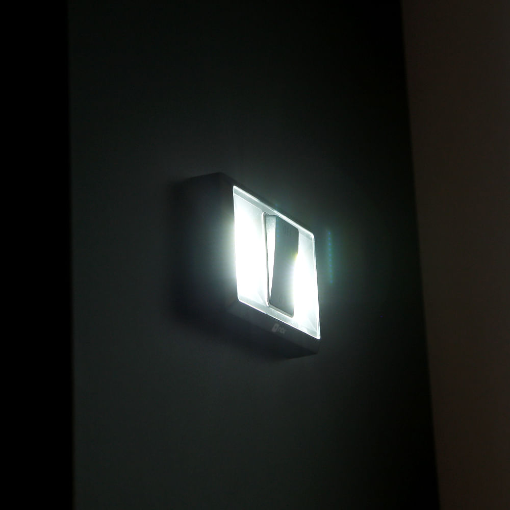 Encontraproduto.com.br - Lanterna Parede Switch 220 Lumens 2 leds Pilha Nautika