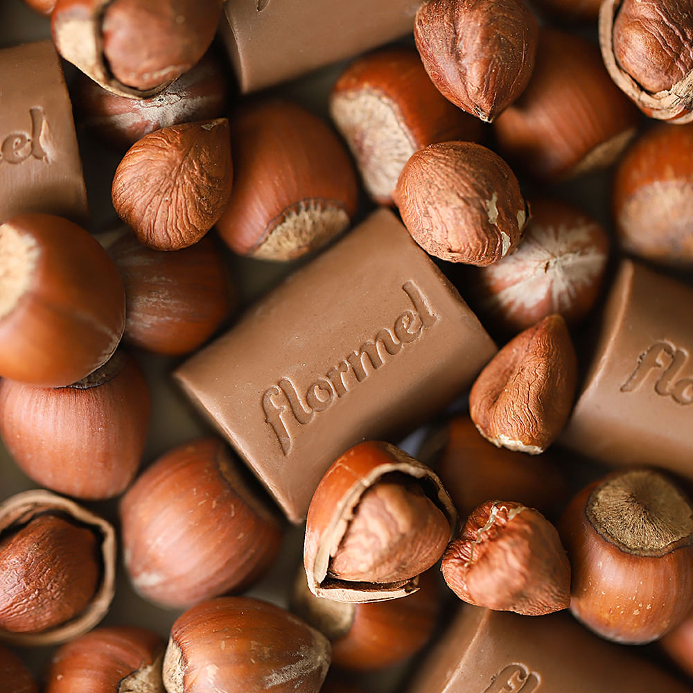 Encontraproduto.com.br - Bombom de Chocolate ao Leite, Recheado com Creme de Avelã Crocante, Zero Açúcar - Pouch de 60g.