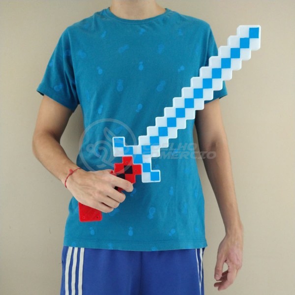 Encontraproduto.com.br - Brinquedo Espada Pixel Estilo Minecraft 58cm Diamante com Som e Luz à Pilha Cor:Azul;Tamanho:Único;Gênero:Masculino