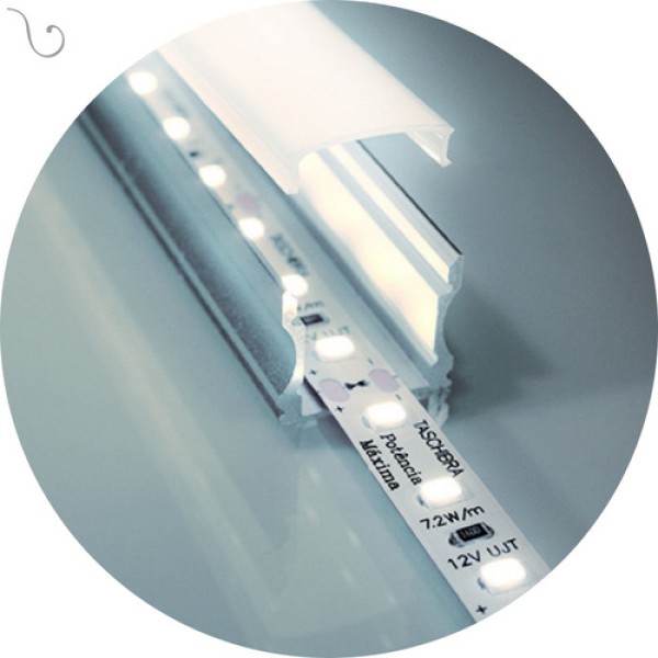 Encontraproduto.com.br - Fita Led Pro Taschibra 7,2w 90 Leds-m 5m 12v Com Fonte Autovolt Ip20 4000k