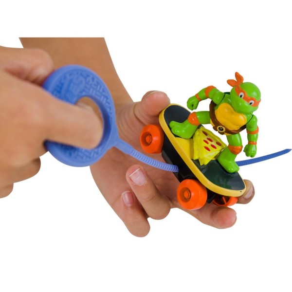Encontraproduto.com.br - Veículo à corda Tartarugas Ninja Kick Skaters - Donatello