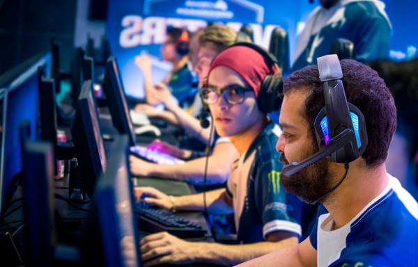 Encontraproduto.com.br - Hero Pro Gaming Led Headset Level UP para Xbox, PS, Switch, PC e Mobile