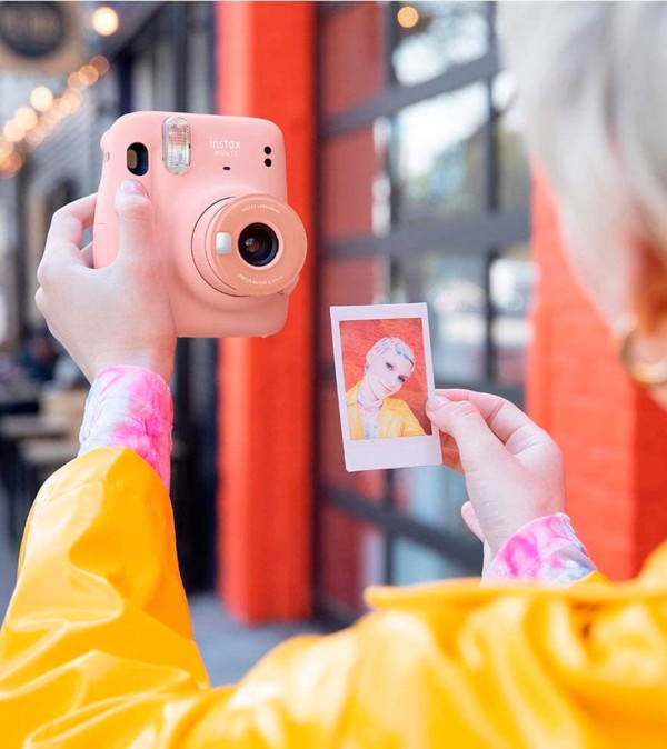Encontraproduto.com.br - Câmera Instax Mini11 Rosa, Bolsa Instax Mini11 e acessórios