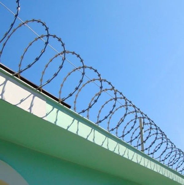 Encontraproduto.com.br - Kit protetor perimetral galvanizado 30cm 5 metros Calhaforte