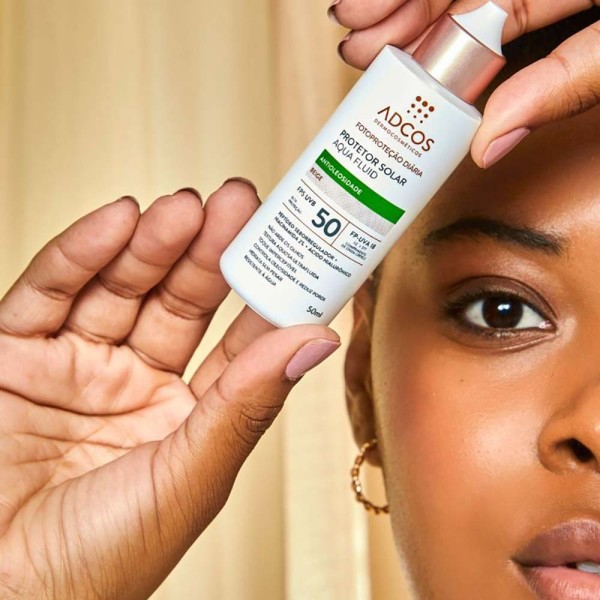 Encontraproduto.com.br - Protetor Solar Facial Antioleosidade com Cor Adcos - Aqua Fluid FPS50