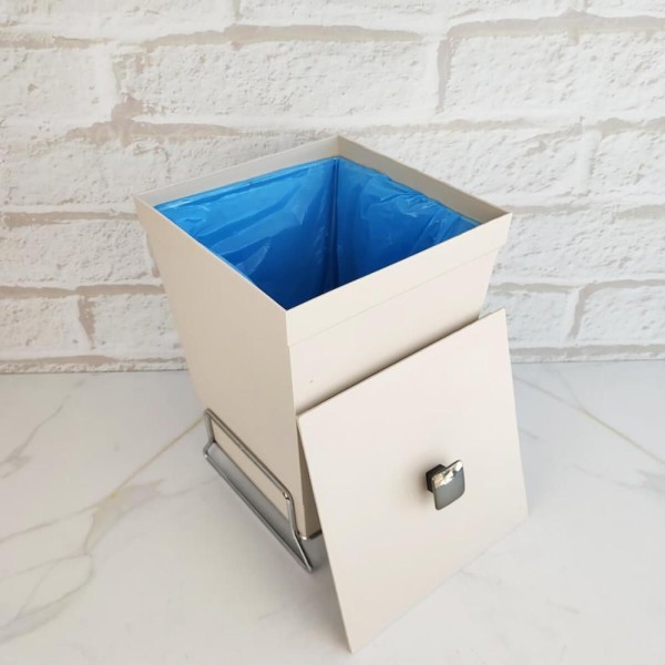 Encontraproduto.com.br - Lixeira Para Banheiro Plástica Com Suporte Cromado E Anel Interno 6,5l Com Tampa Stolf Areia
