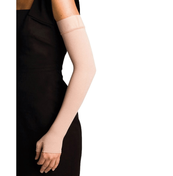 Encontraproduto.com.br - Braçadeira Sigvaris 412 20-30mmHg até o Punho com Polegar Natural Clara P3 - unidade
