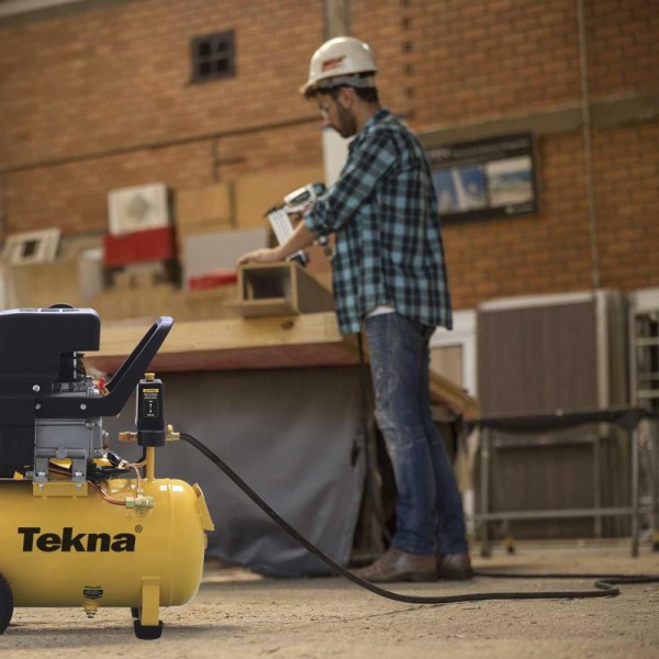 Encontraproduto.com.br - Compressor de Ar Tekna CP8525-2C 24L 2,5HP 220V