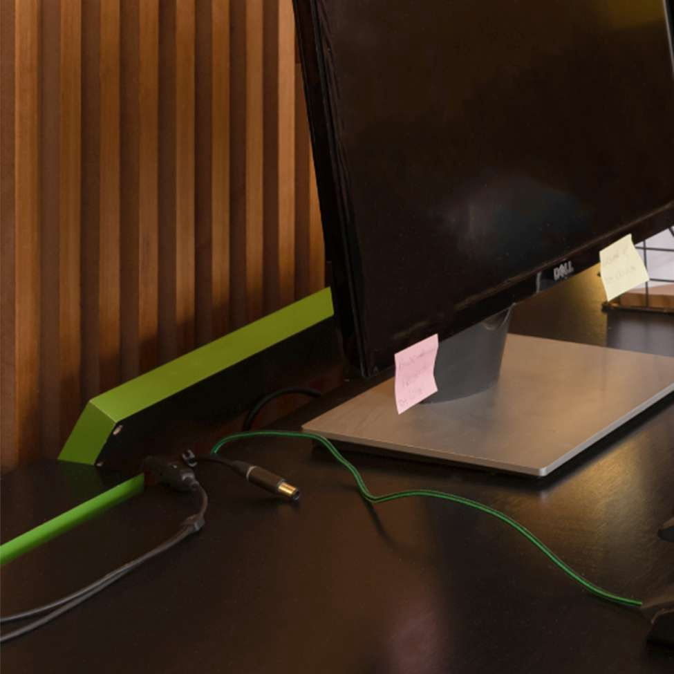 Encontraproduto.com.br - Mesa Gamer lex Preta e Verde com detalhes que brilham no escuro
