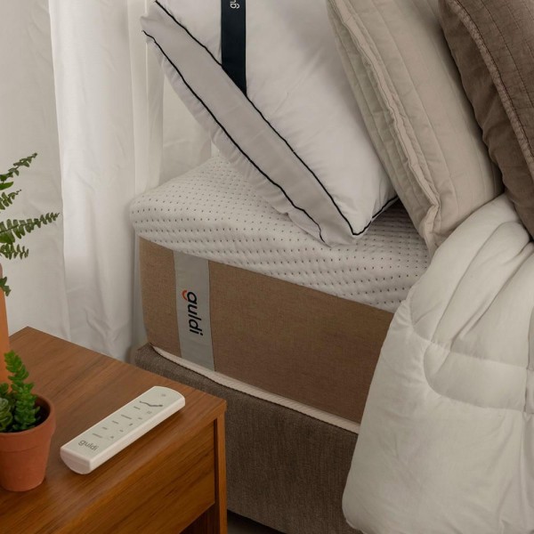 Encontraproduto.com.br - Colchão Solteiro Guldi Comfort com Massageador Quântico Molas Ensacadas (30x88x188) Branco e Bege