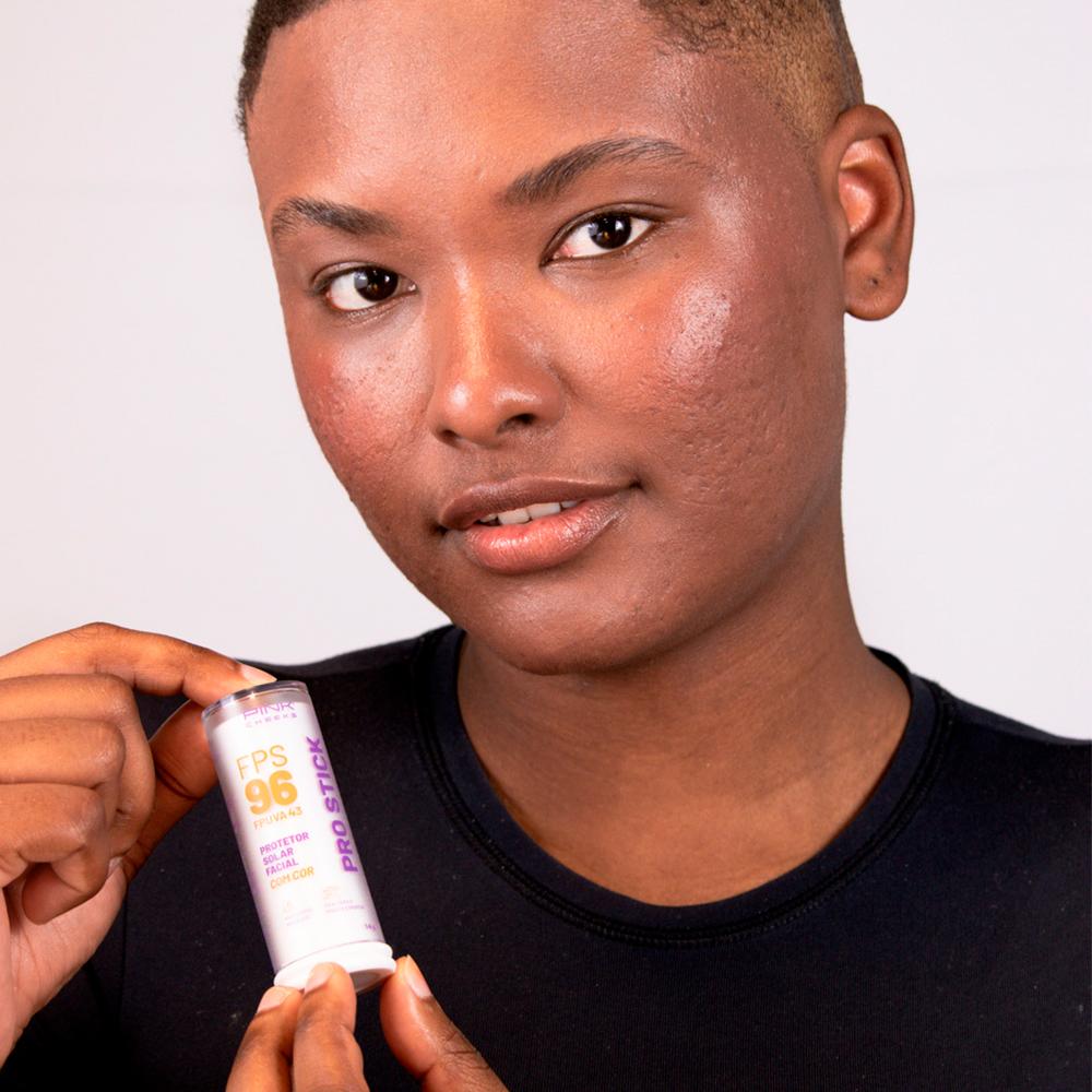 Encontraproduto.com.br - Protetor Solar Facial Pink Cheeks Pro Stick FPS 96 fpuva 43 Pro50 14g