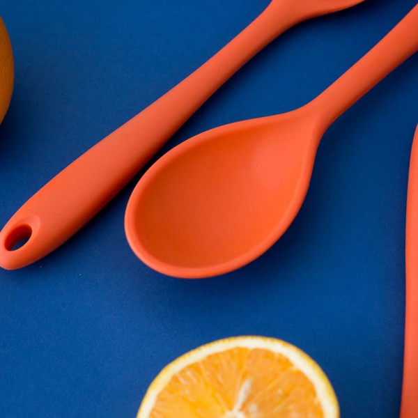 Encontraproduto.com.br - Colher de Silicone Oikos Laranja 27 cm