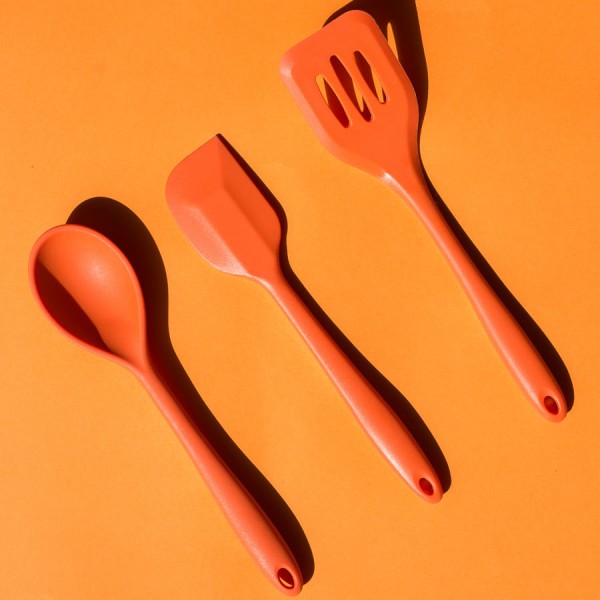 Encontraproduto.com.br - Colher de Silicone Oikos Laranja 27 cm