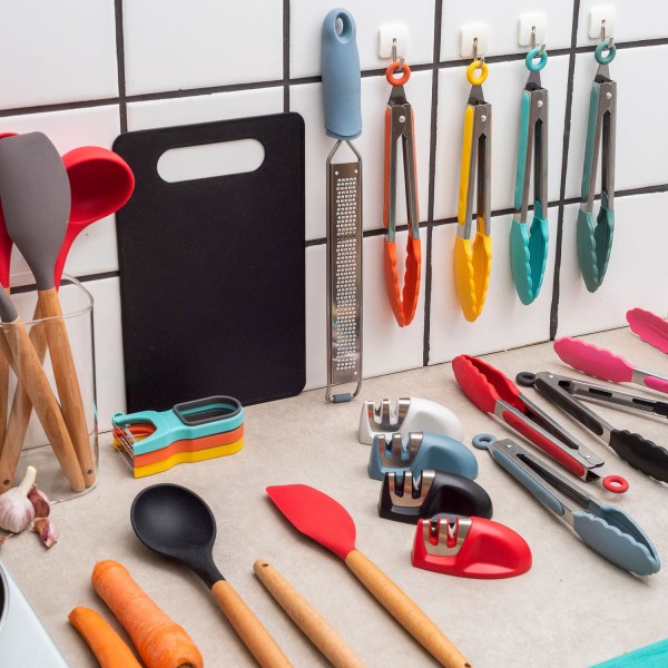 Encontraproduto.com.br - Pegador Inox com Trava Oikos Azul 22 cm