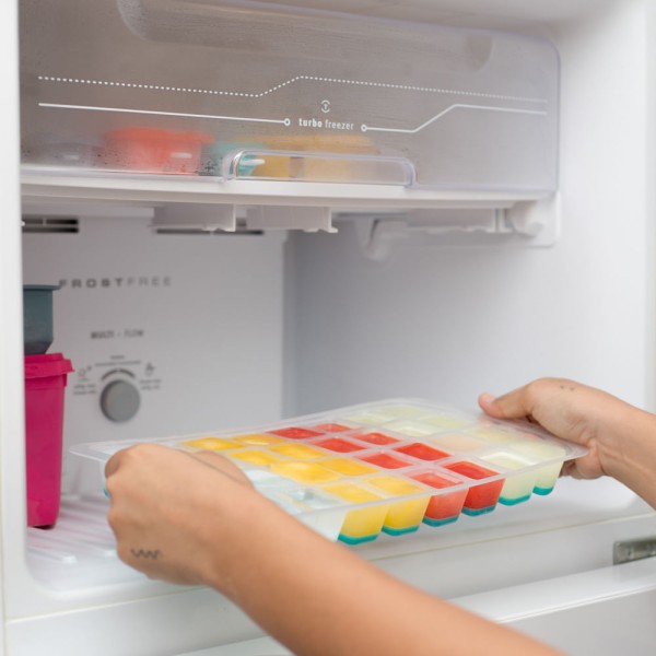 Encontraproduto.com.br - Forma para Gelo Oikos com Fundo de Silicone 32 Cubos