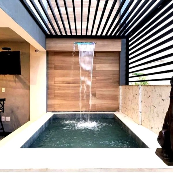 Encontraproduto.com.br - Cascata 100Cm Para Piscina De Embutir Na Parede Com Acabamento Em Aço Inox - 1 Metro