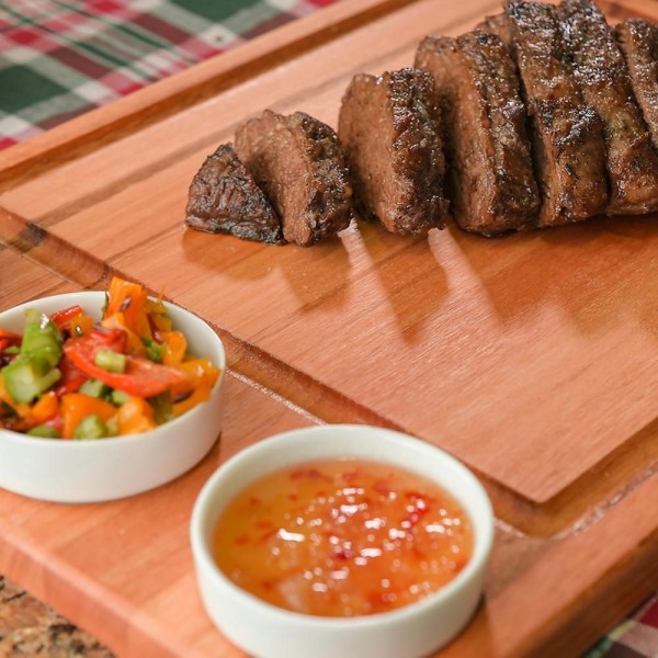 Encontraproduto.com.br - Tábua Para Servir Petiscos Churrasco Lanches 30x21cm 2 Molheiras De Porcelana 130ml Utily Domama