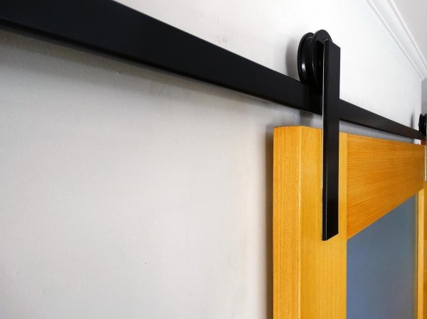 Encontraproduto.com.br - Kit Porta de Correr Aparente Alumínio Preto Alumina Geris
