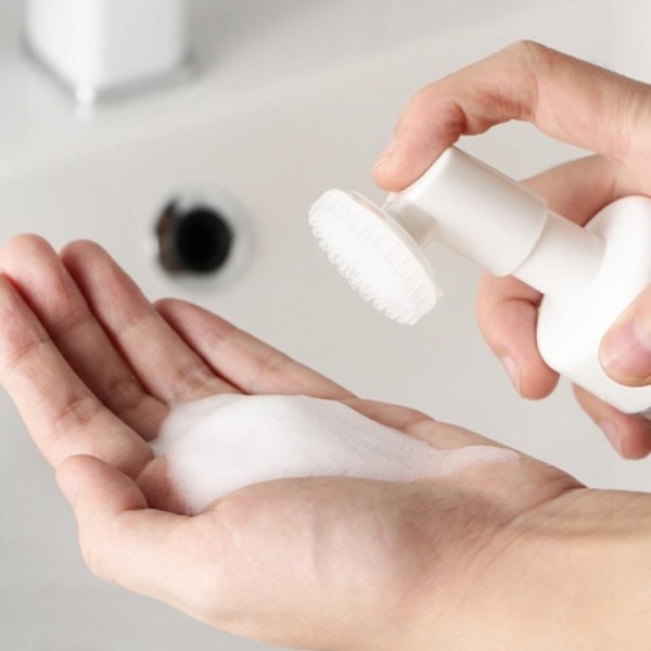 Encontraproduto.com.br - Frasco Pump Espumador Com Escova De Silicone Para Limpeza Facial Skin Care 150ml