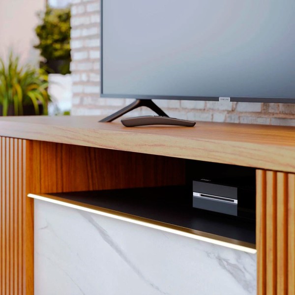 Encontraproduto.com.br - Rack Colibri Manaus Com 3 Portas, Ideal Para Tv De Até 70 Polegadas Noce Milano Com Preto Fosco E Calacatta