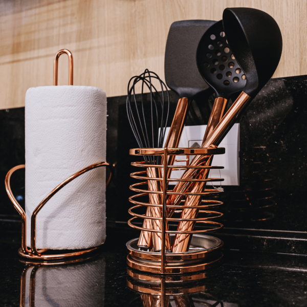 Encontraproduto.com.br - Espátula de Nylon Preta com Cabo de Aço Inox Rose Gold 34cm