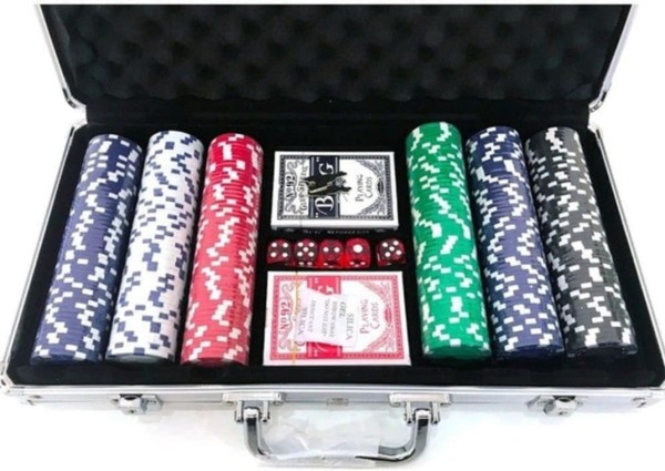Encontraproduto.com.br - Jogo De Poker Maleta Com 300 Fichas + 2 Baralhos + 5 Dados
