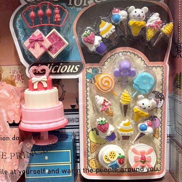 Encontraproduto.com.br - Kit Boneca Articulada Com Acessórios Doceria Cim