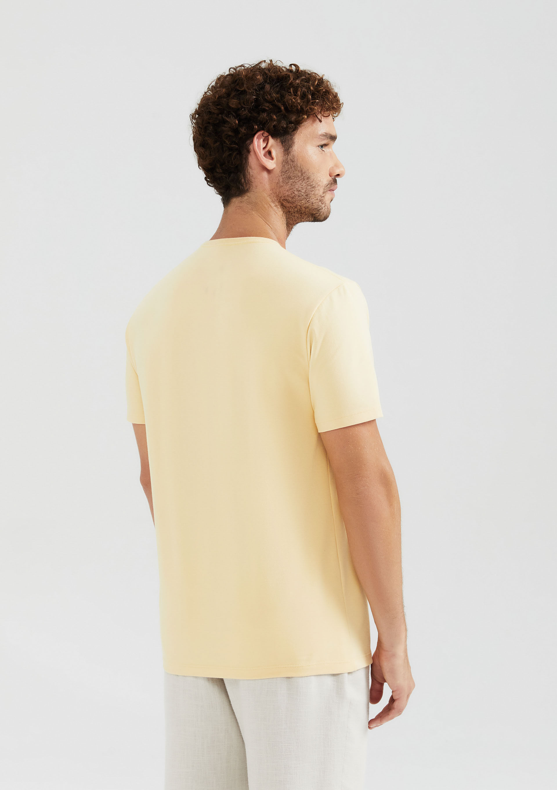 Encontraproduto.com.br - Camiseta Masculina Manga Curta Slim Com Estampa - Amarelo