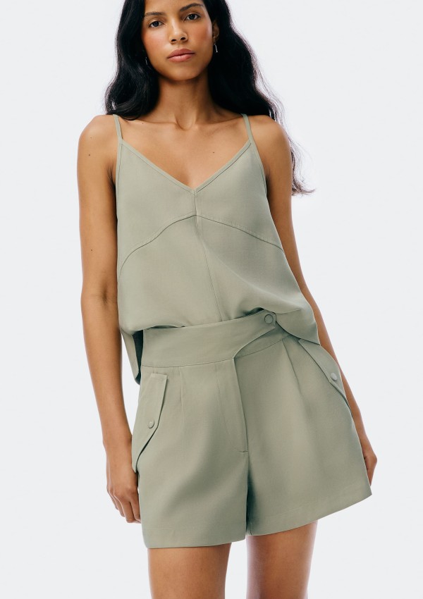 Encontraproduto.com.br - Shorts Feminino Com Pregas Em Alfaiataria - Verde