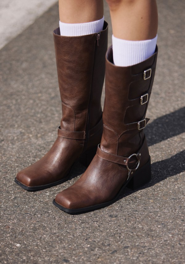 Encontraproduto.com.br - Bota Montaria Cano Longo Fivelas