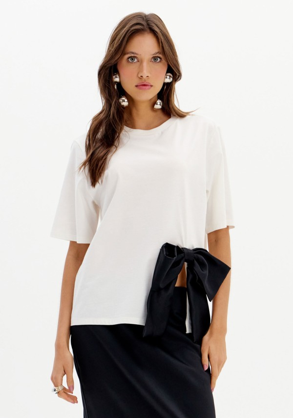 T-Shirt Oversized Com Maxi Laço