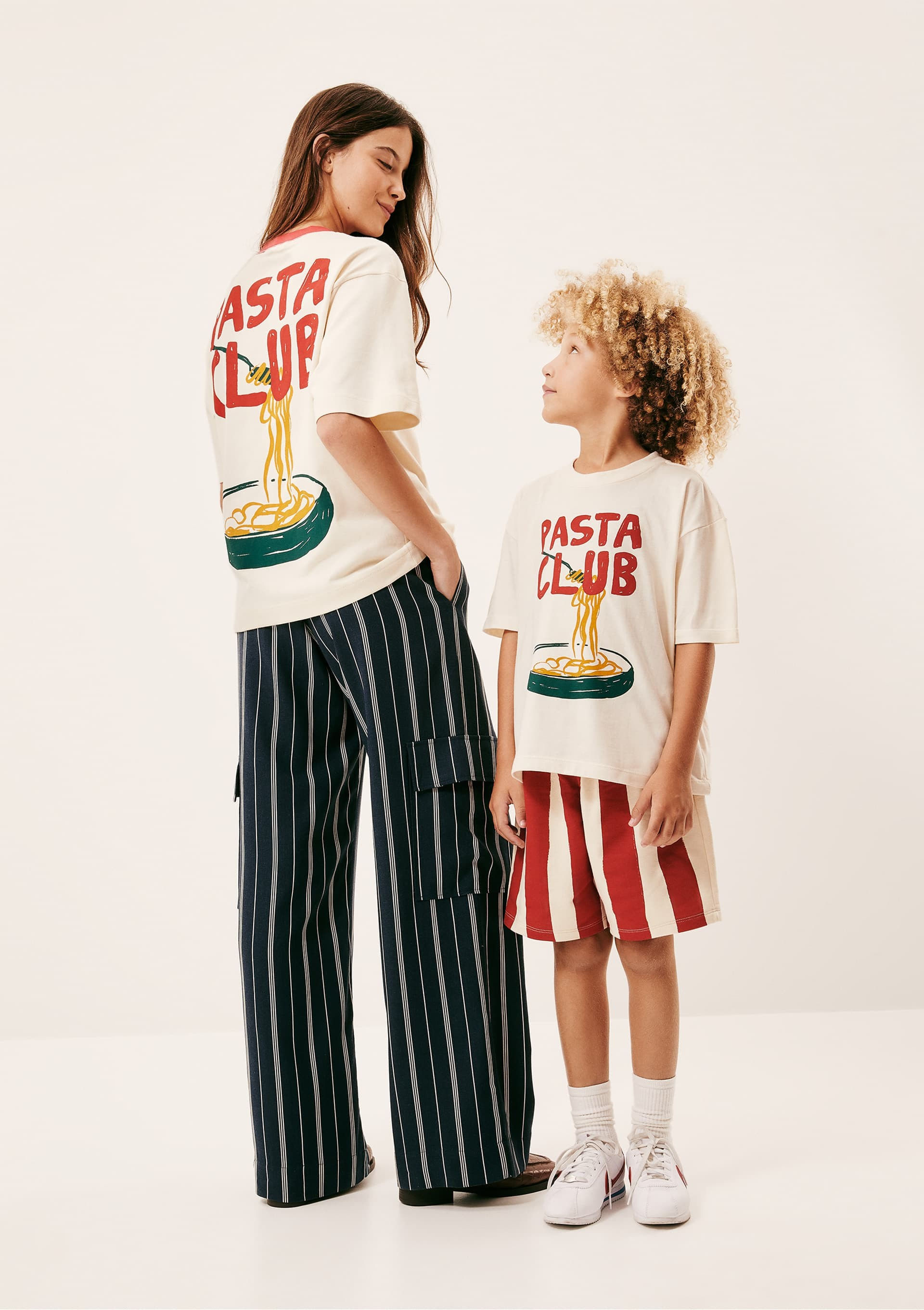 Encontraproduto.com.br - Camiseta Adulto Unissex Com Estampa Mini Me Hering Kids + Renata Vanzetto - Off white