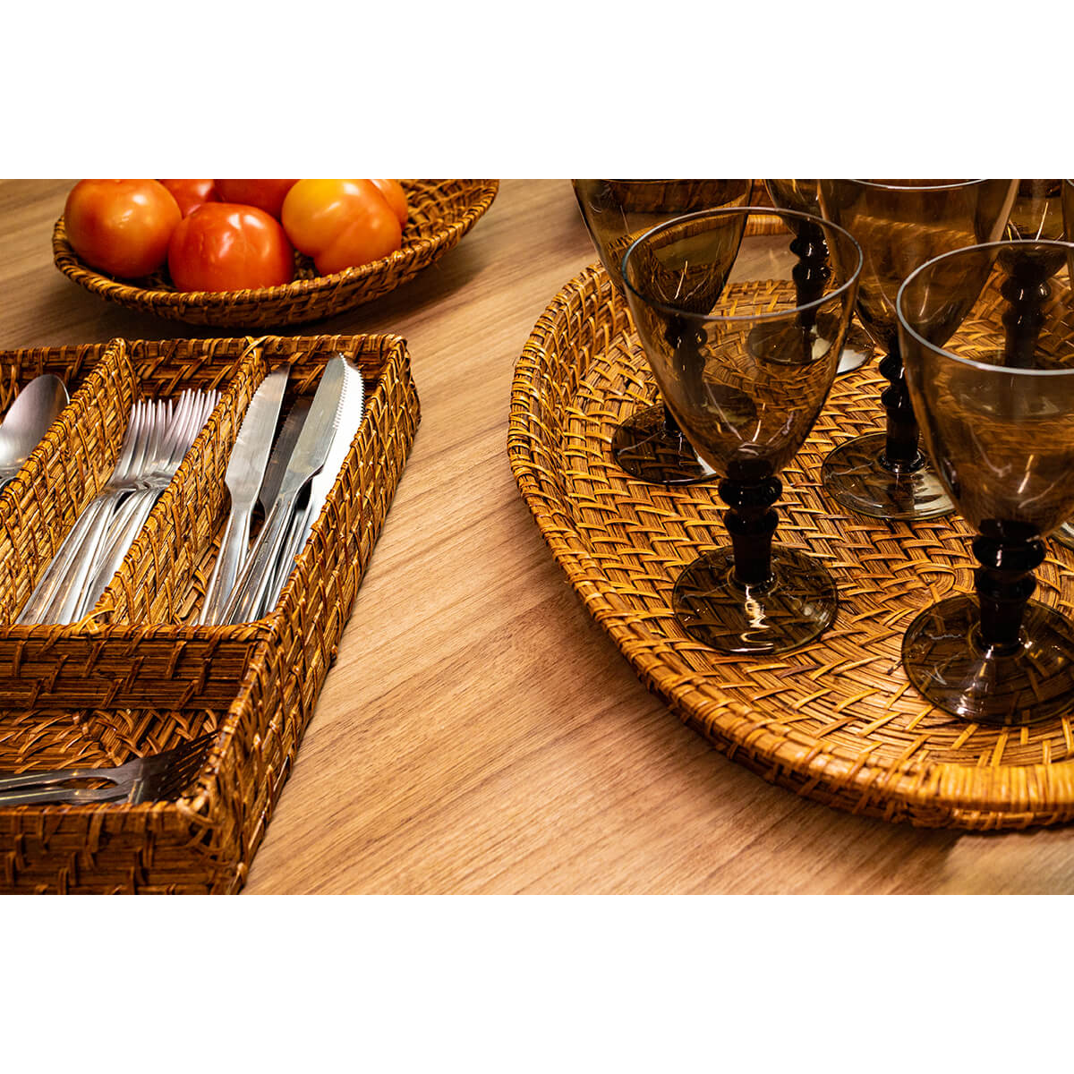 Encontraproduto.com.br - Bandeja Oval com Alça em Rattan