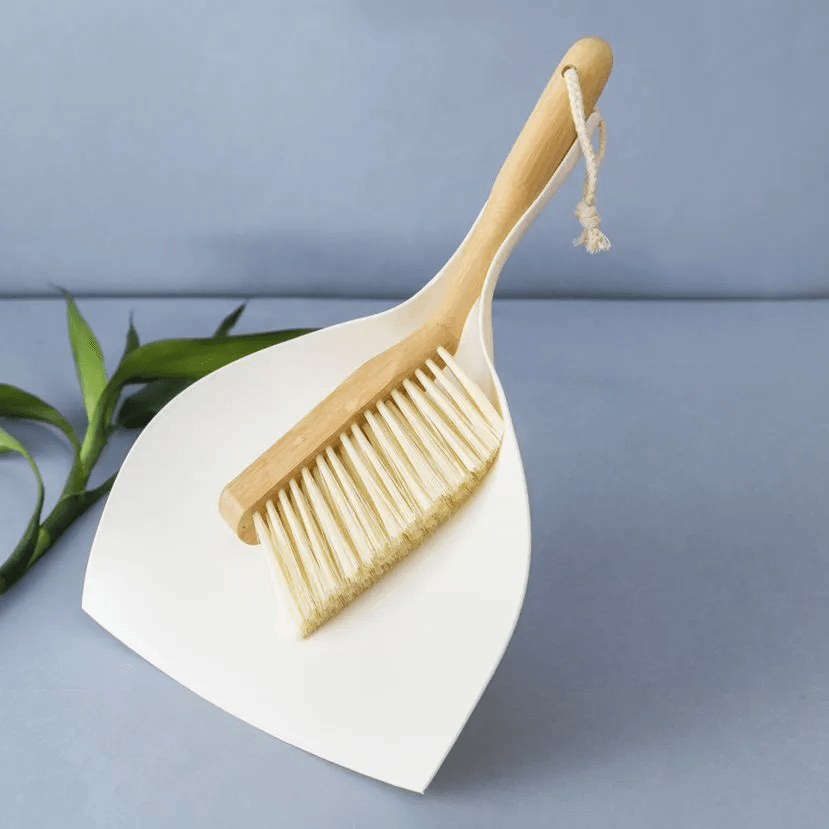 Encontraproduto.com.br - Kit Escova Bambu e Pá P/Limpeza Oikos